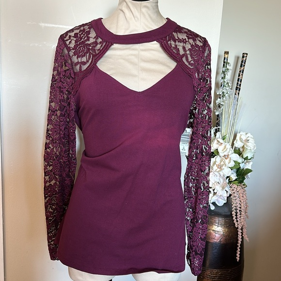 Torrid Foxy lace sleeve top - Picture 6 of 9